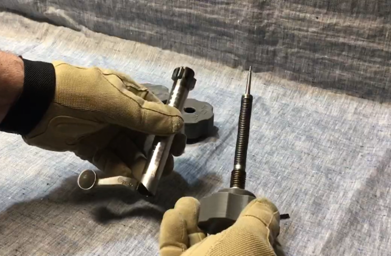 Manopola RGM per apertura otturatore Remington 700 e carico / scarico molla percussore interna